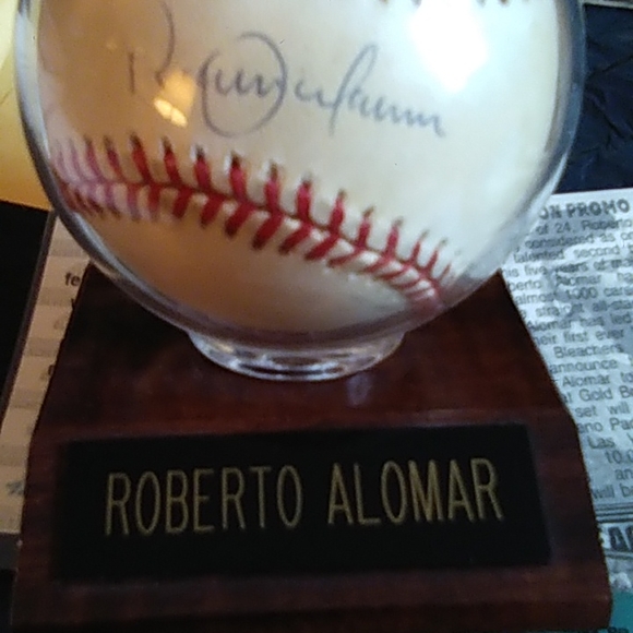 Roberto Alomar baseball and cards - Picture 4 of 8